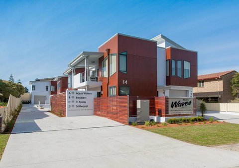 Albany Waves - Tourism Noosa 1