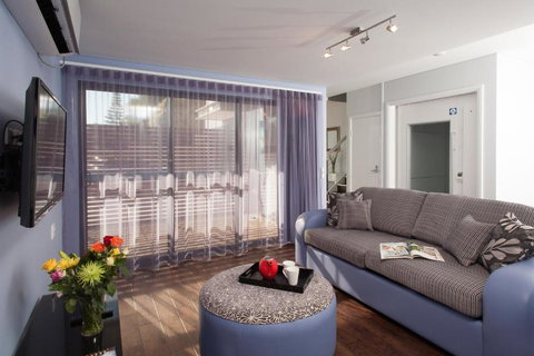 Albany Waves - Tourism Noosa 3