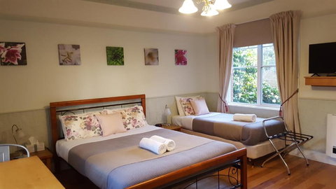 Alexandria Bed And Breakfast - Tourism Noosa 3