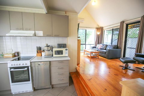 Allambie Cottages - Villa 1 - Tourism Noosa 2