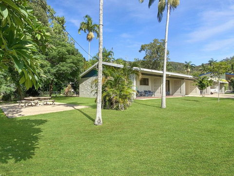 Alma Bay Holiday Unit 3 - Tourism Noosa 0