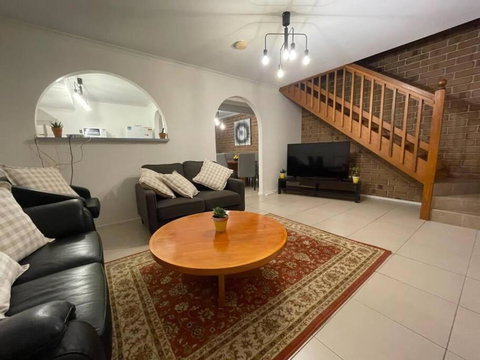 Aloha Adelaide - Tourism Noosa 3