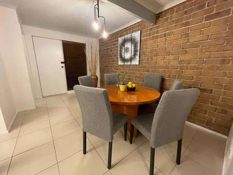 Aloha Adelaide - Tourism Noosa 4