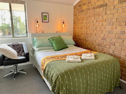 Aloha Adelaide - Tourism Noosa 1