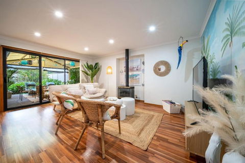 Amazon At Seacombe Gardens - Tourism Noosa 1