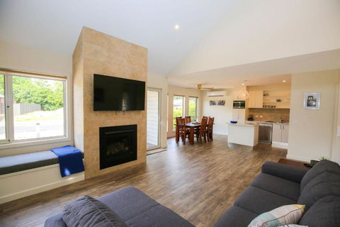 Amber Mist Villa - Two - Tourism Noosa 0