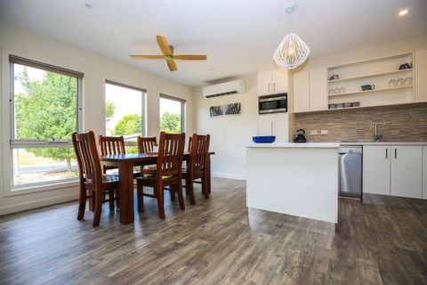 Amber Mist Villa - Two - Tourism Noosa 3