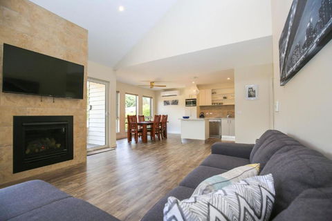 Amber Mist Villa - Two - Tourism Noosa 2