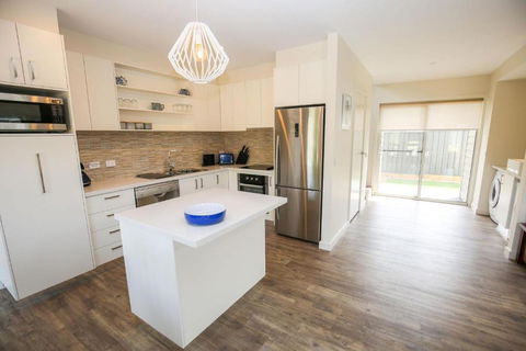 Amber Mist Villa - Two - Tourism Noosa 4