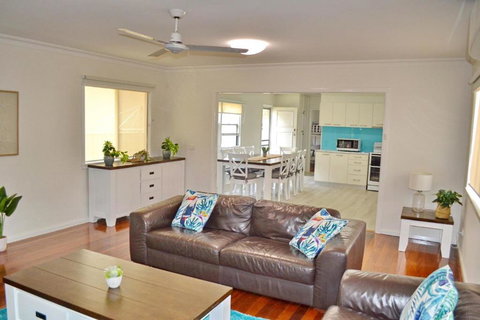 Amble Inn - Bring Your Own Linen - Tourism Noosa 4