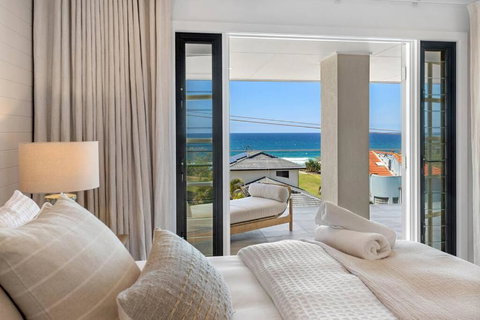 An Oasis By The Beach With Ocean Views Daybed BBQ - Tourism Noosa 0