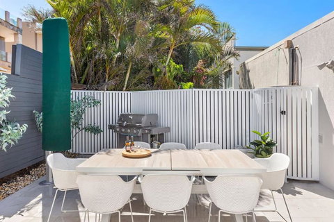 An Oasis By The Beach With Ocean Views Daybed BBQ - Tourism Noosa 4