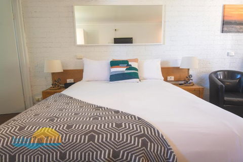 Anchor Bay Motel - Tourism Noosa 1