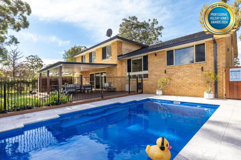 Anglesey - Pet Friendly With Pool & Tennis Court - 4 Mins Walk To Beach - Tourism Noosa 0