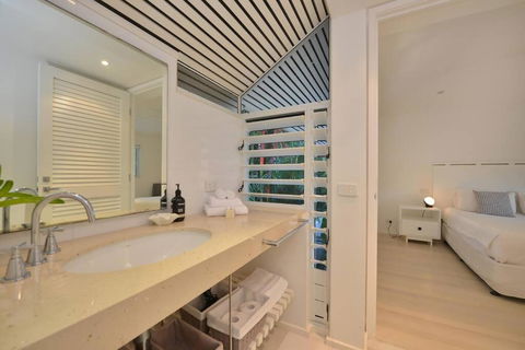 Anjea - Luxury 5 Bedroom Home By The Beach - Tourism Noosa 3
