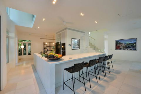 Anjea - Luxury 5 Bedroom Home By The Beach - Tourism Noosa 4
