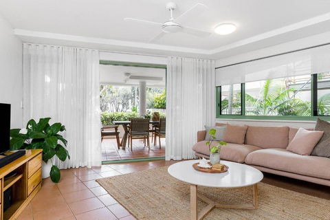 Apartment 2 Surfside - Tourism Noosa 2