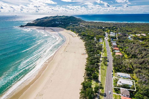 Apartment 2 Surfside - Tourism Noosa 1