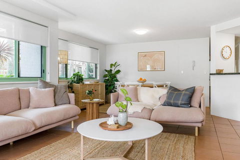 Apartment 2 Surfside - Tourism Noosa 4