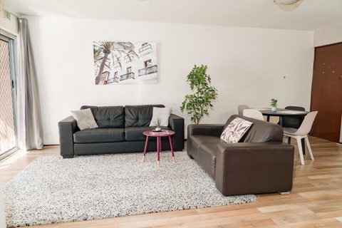 Apartment 4 Burswood - Tourism Noosa 3