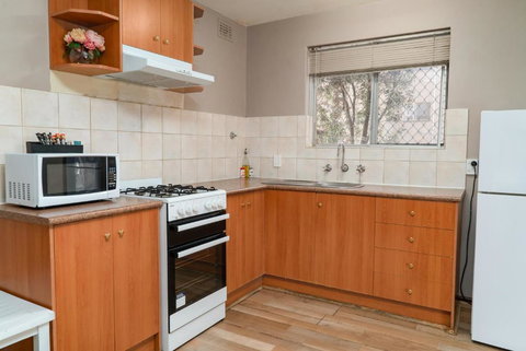 Apartment 4 Burswood - Tourism Noosa 4