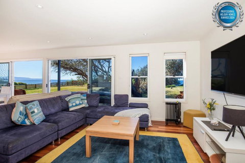 Aqua Beachfront - Pet Friendly - 2 Mins Walk To Beach - Tourism Noosa 1