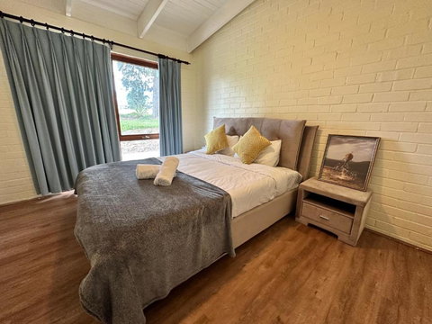 Arcadia Stunning Manor Tennis & Pool & Hottub - Tourism Noosa 4