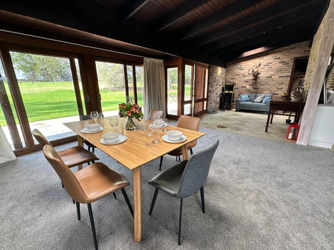 Arcadia Stunning Manor Tennis & Pool & Hottub - Tourism Noosa 2