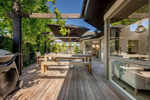 Aura Hot Tub Retreat - Unique Cedar Hot Tub Experience, 650m To Tyrone Foreshore - Tourism Noosa 3