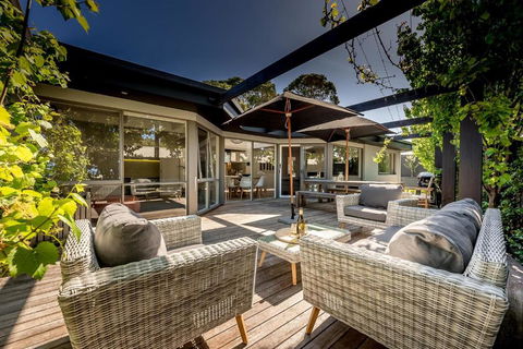 Aura Hot Tub Retreat - Unique Cedar Hot Tub Experience, 650m To Tyrone Foreshore - Tourism Noosa 2