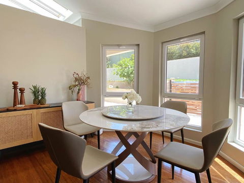 Aussie Escape Poolside Comfort And Relaxation - Tourism Noosa 4