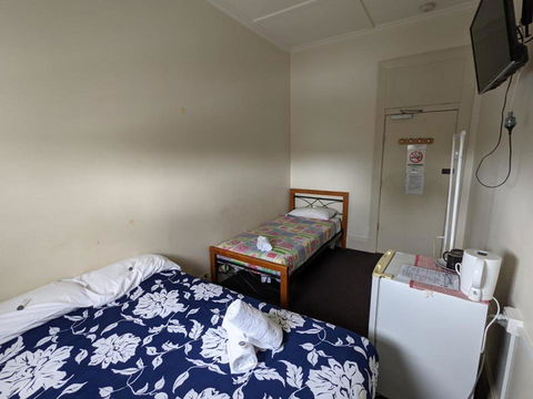 Australian Hotel - Tourism Noosa 3