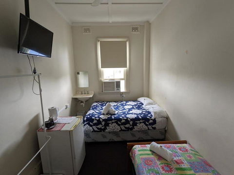 Australian Hotel - Tourism Noosa 4