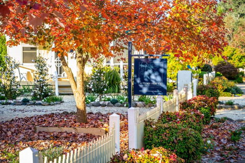 Autumn Beauty - Mountain View Cottage 3 - Tourism Noosa 1