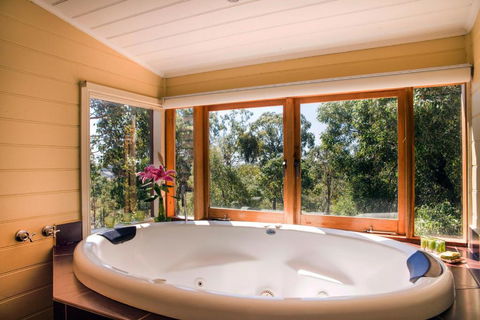 Avalon Private Spa Villa With Beautiful Tree Views - Tourism Noosa 1