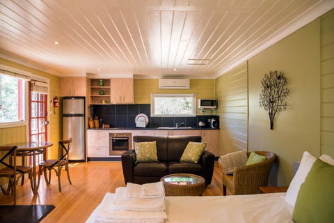 Avalon Private Spa Villa With Beautiful Tree Views - Tourism Noosa 3