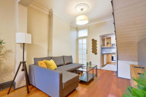 Awesome 2 Bedroom House Surry Hills - Tourism Noosa 2