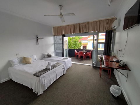Ayr Hotel - Tourism Noosa 1