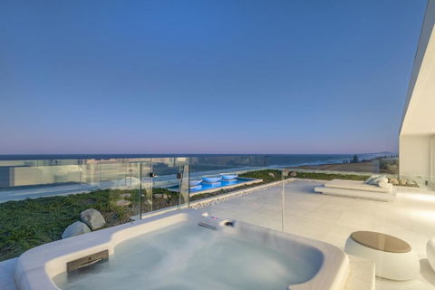Azure - Tourism Noosa 3