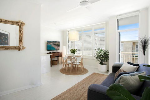 Avalon Beachside Apartment - Tourism Noosa 2