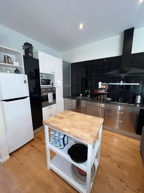 Ascot Vale - Lovely 2 Bedroom Townhouse Close To Everything! - Tourism Noosa 2