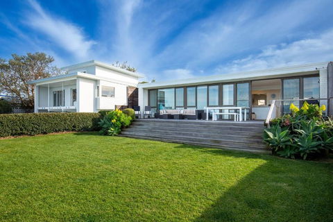 Azure Absolute Beachfront I Pet Friendly - Tourism Noosa 2