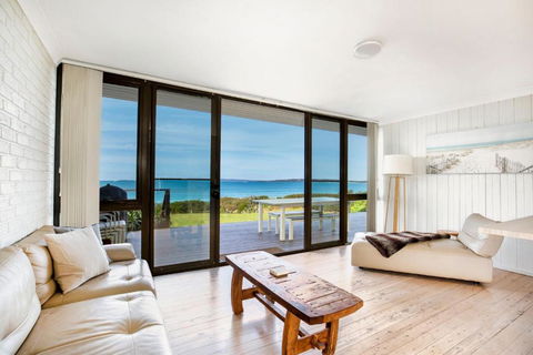Azure Absolute Beachfront I Pet Friendly - Tourism Noosa 1