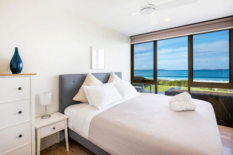 Azure Absolute Beachfront I Pet Friendly - Tourism Noosa 3