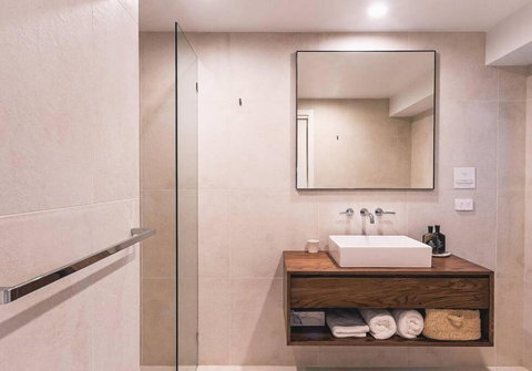 BAY PROPERTIES . Bridgewood - Tourism Noosa 4