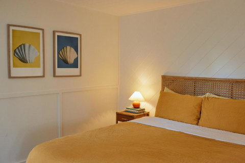 BAY PROPERTIES . The Sailors Bungalow - Tourism Noosa 3