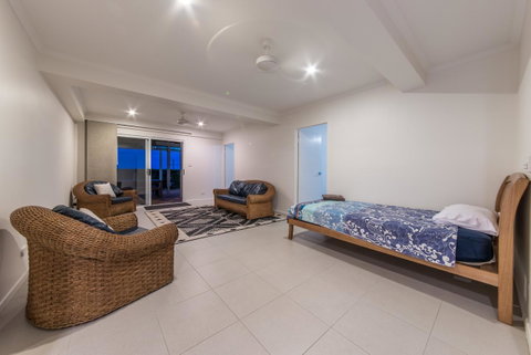 Hayman Views - Tourism Noosa 9