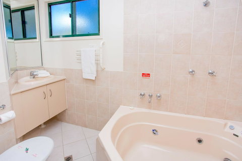 NRMA Bowen Beachfront Holiday Park - Tourism Noosa 14