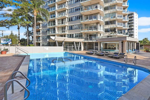 Pacific Regis Beachfront Holiday Apartments - Tourism Noosa 3