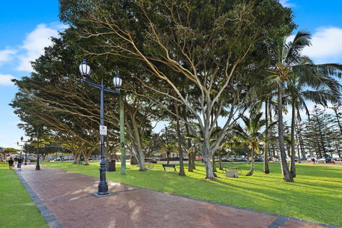 Pacific Regis Beachfront Holiday Apartments - Tourism Noosa 18